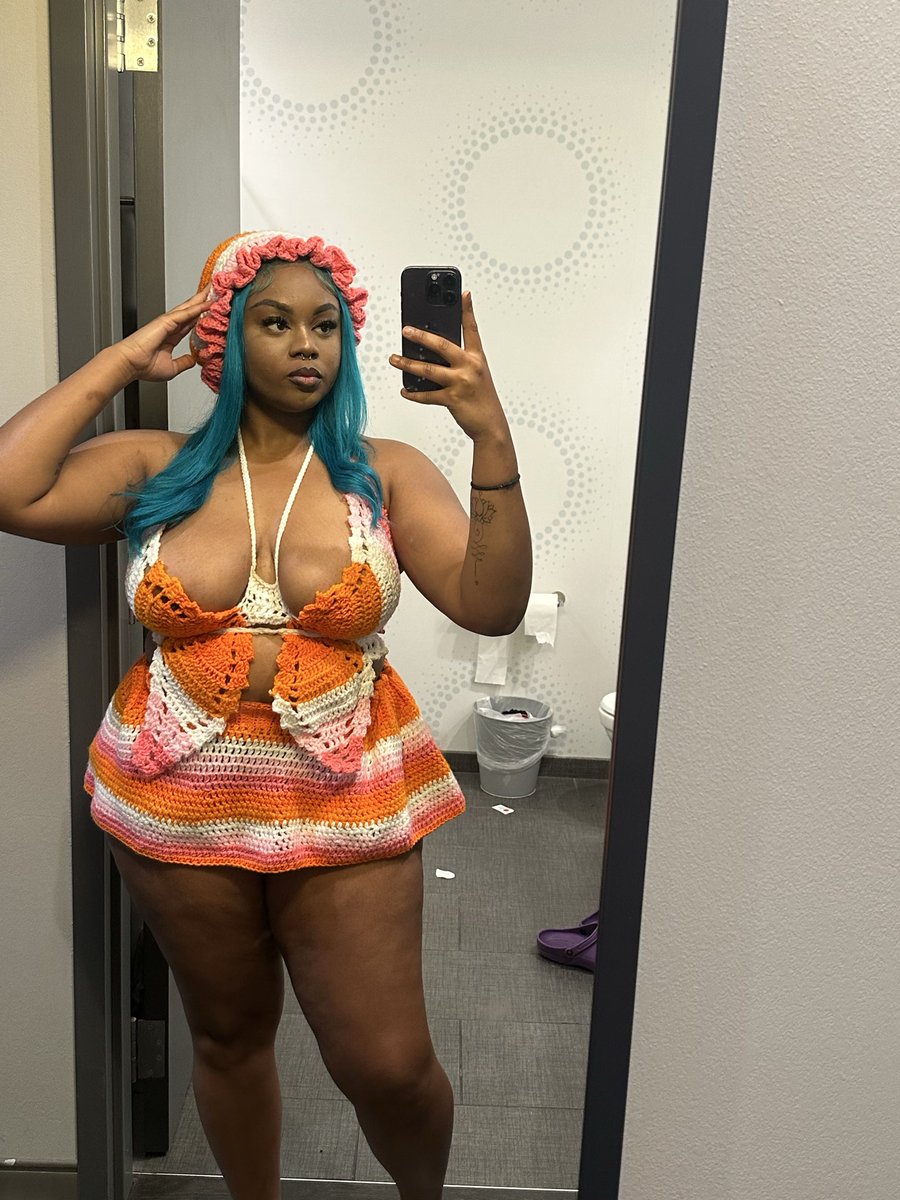 LVL5SOUL's tweet photo. take me back to pride ๐ฉ #stlpride #wlw https://t.co/56akkKACfH