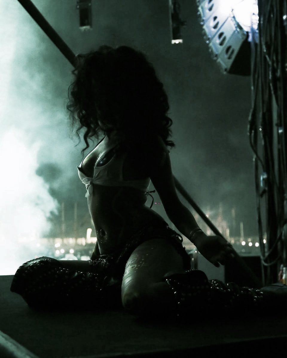 coquettevixenn's tweet photo. Y2K vibes into the big ‘26. 🌟 https://t.co/qFdHDTHsPA