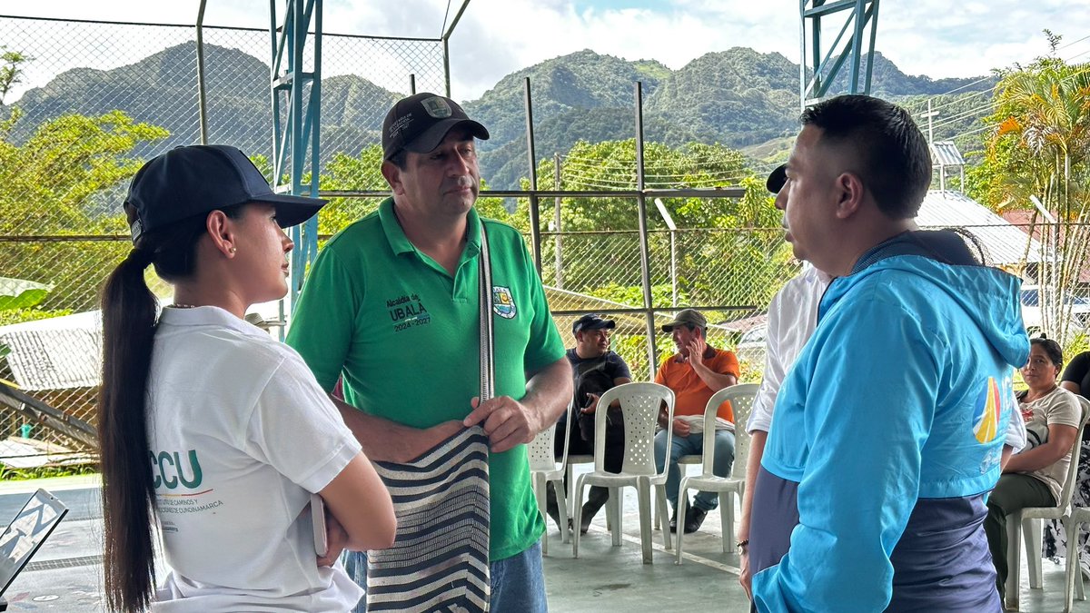 ICCUGOB's tweet photo. En #Ubalá, durante el #PlanDeCercaníaPopular de @JorgeEmilioRey, socializamos con la comunidad de La Soya los avances en los corredores Mambita–Mambita II ($13.925 millones) y #Guasca–Ubalá ($43.658 millones), para fortalecer la conectividad regional. https://t.co/hYpE2VY2PV