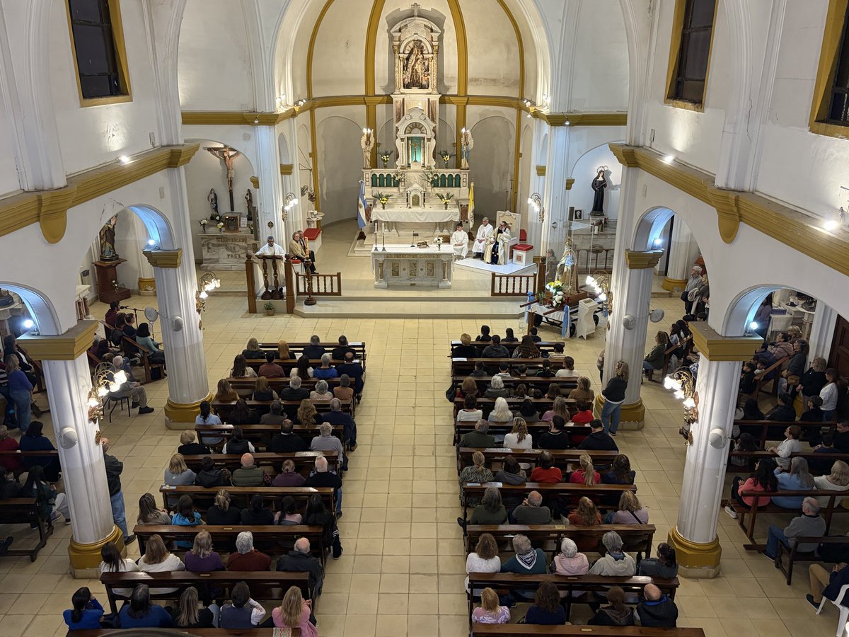MuniChivilcoy's tweet photo. #AHORA El intendente @BritosGuillermo y funcionarios municipales participan de las celebraciones del Día de la Virgen del Carmen https://t.co/vuS75W3BIh