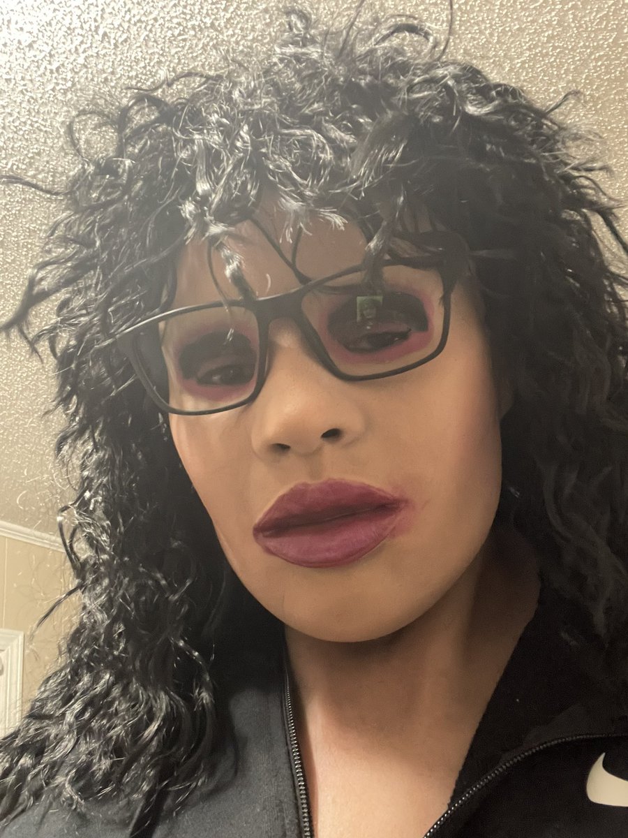 SiliconeDolly's tweet photo. Playing around with the makeup again, determined to make the most realistic look π #FemaleMask #SiliconeMasking #MTF #LeatherGloves #LeatherSmoking #CigarSmoke #Mask https://t.co/73jiWt1Afu