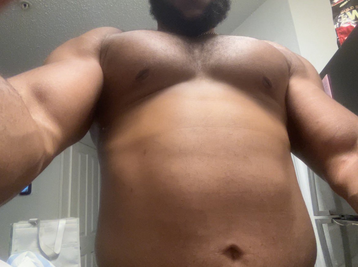 EdBlitz80's tweet photo. i will put clothes on as soon as i can find them https://t.co/PdlCyRBZsR