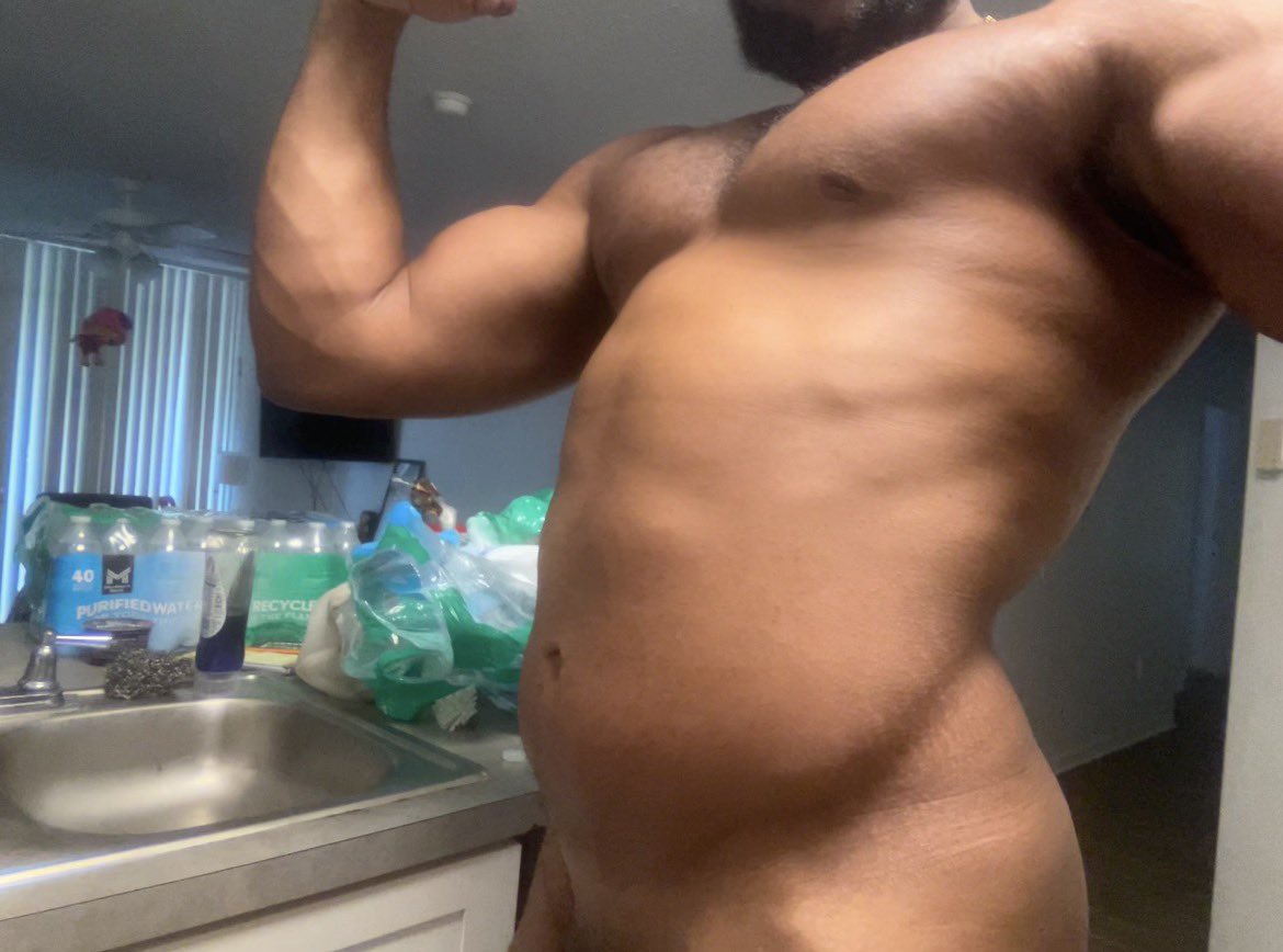 EdBlitz80's tweet photo. i will put clothes on as soon as i can find them https://t.co/PdlCyRBZsR