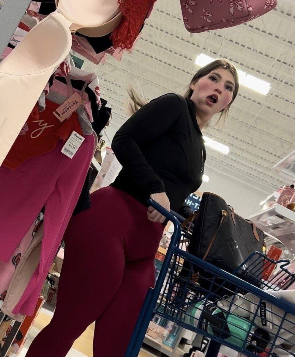 divjakn's tweet photo. Look at how the pants are about to burst. 

Full video in the bio
#creepshot #candidss #candid #nolimitt #flash https://t.co/Ff1Qm4dA8a