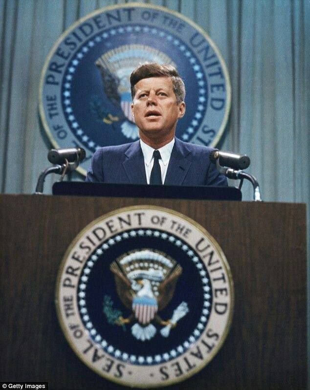 RobertFKenzys0's tweet photo. THE WHOLE WORLD IS CHANGED 🕊️💫

WE'RE ABOUT TO ENTER A NEW DIGITAL WORLD 🌎

The storm is here and Trump is leading the charge

The old system is crumbling

Ready to embrace the future?

GOD choose us to be Alive and in this dimension to witness Justice https://t.co/9CkTd0B9tq