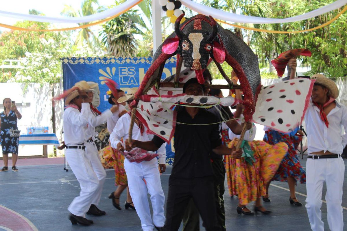 CesarinTorrcorr's tweet photo. #EsLaHoraDeLosPueblos , las clausura  de las  escuelas antorchistas llevan esa frese ppt nombre y no se equivoca es la hora de luchar es la hora del pueblo organizado. https://t.co/VE1SOFcDeZ