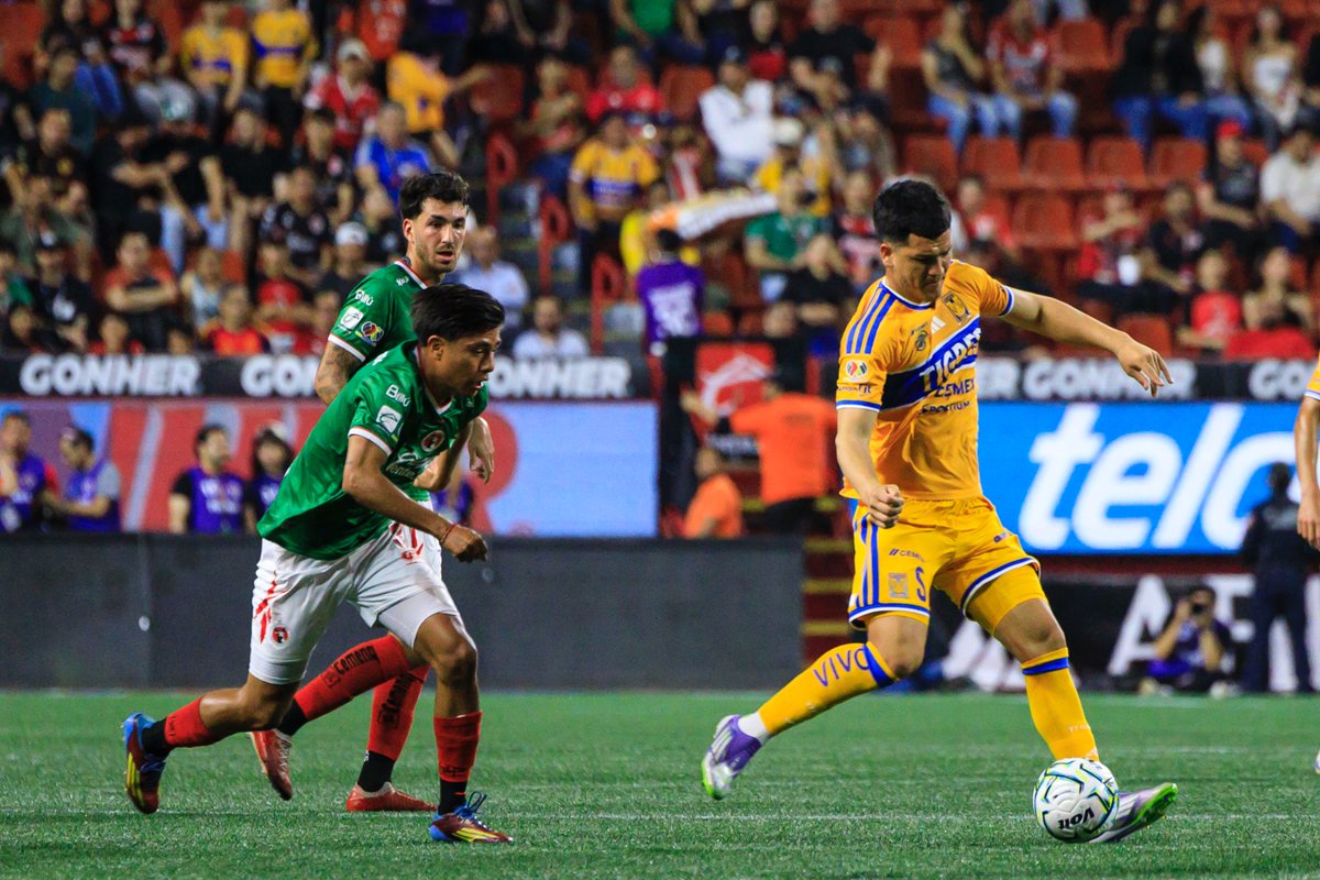 oncediariomx's tweet photo. #LigaMX | JORNADA 1 | Min 60’ ⏱
#Tigres arranca el ST con más ímpetu y consigue el empate. #Xolos se ve sorprendido y busca aprovechar el hombre de más que tiene.
#XOL 🐶 1-1 #TIG 🐯
📲 https://t.co/bbgMQPgXNy
Acciones: https://t.co/ifs6hL7S9C https://t.co/1IQCG1fLbE