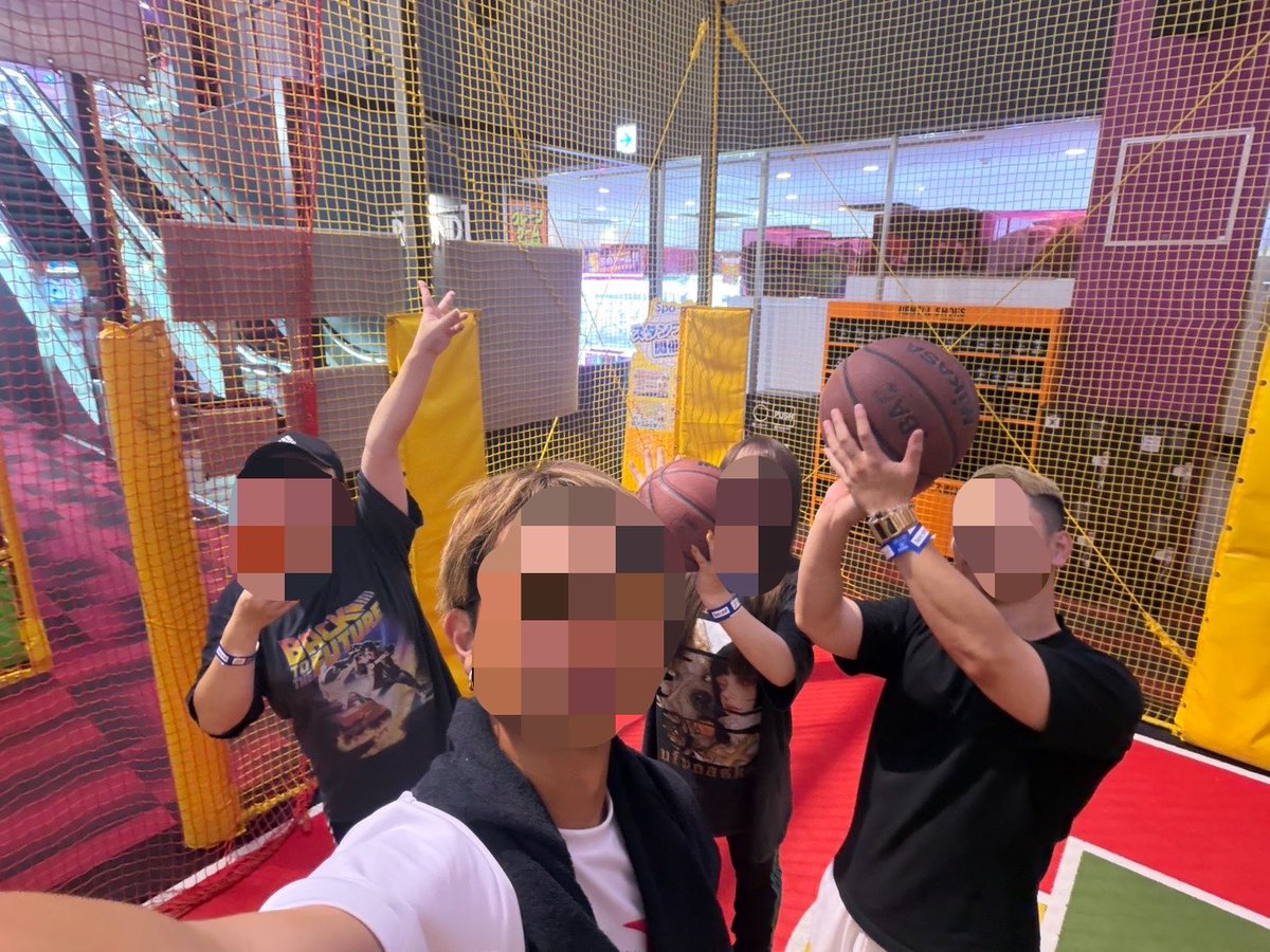 donchaaannoX's tweet photo. たむを連れ出して貸切スポッチャしてきた🧏🏻‍♀️
普通に全身痛くて寝込んでる🧏🏻‍♀️ https://t.co/QPBKkxC9xZ