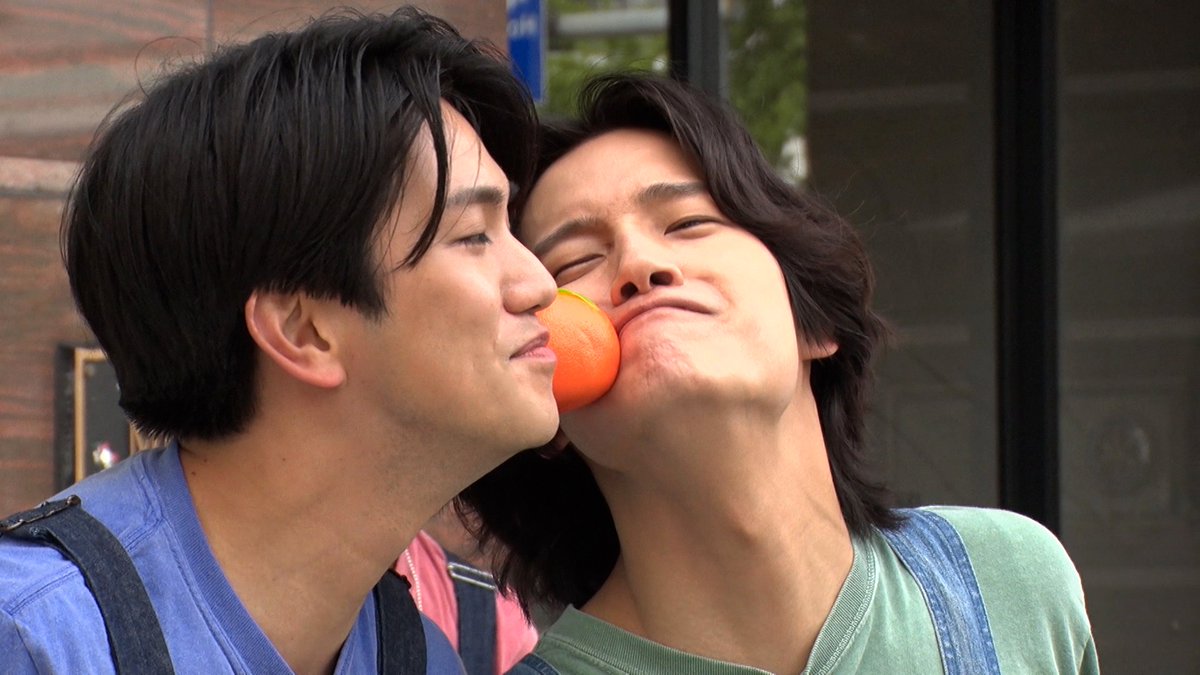 asahi_tv's tweet photo. 👈🏻『#あっちこっちAぇǃ』👉🏻
⏰きょう深夜0時30分

和歌山市が #小島健 のバースデーを
全力お祝い後半🎉㊗️💜

全員協力ゲームに挑戦✨

壁から出た手を当てろ🖐️
おっさん👴🏻orまっさん💙

罰ゲームは激苦銃や一発ギャグも😱
豪華プレゼントを手にすることはできるのか⁉️

#正門良規 #末澤誠也 #佐野晶哉 #Aぇǃgroup