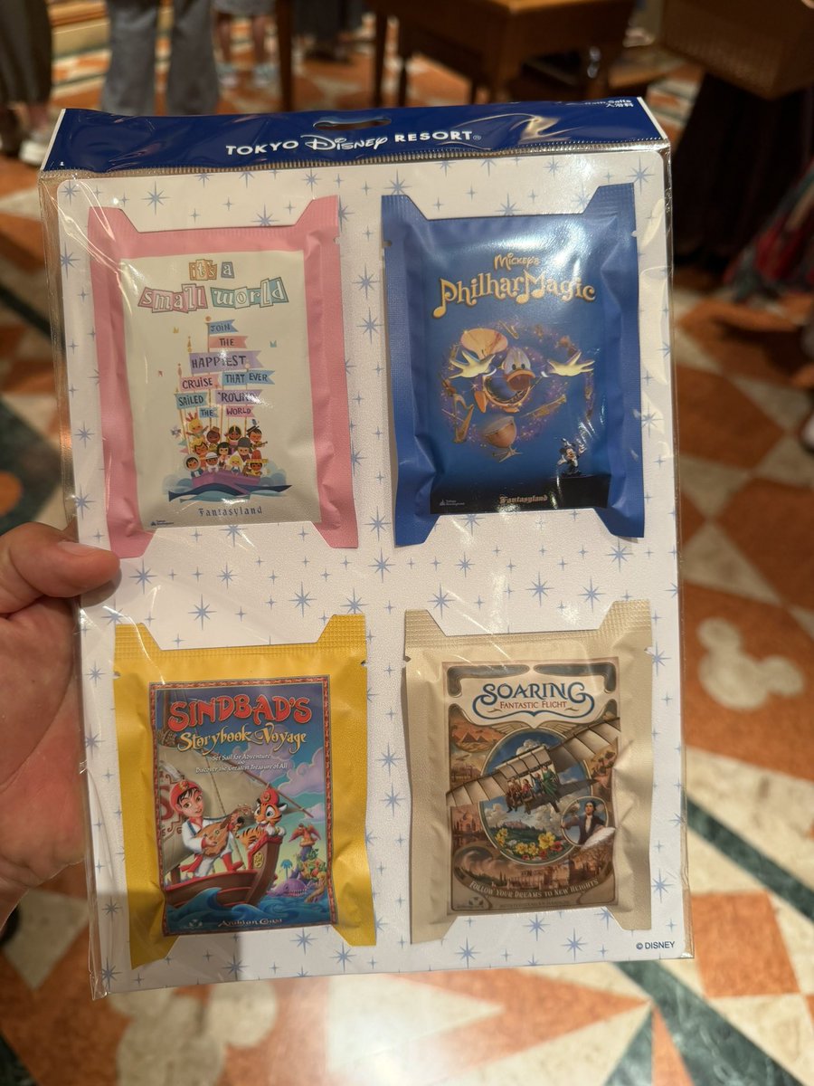 joejoemagic's tweet photo. ディズニーのアトラクション入浴剤

昨日ソアリンのやつを半分使って、残りはゴムで軽く止めて置いときましたが、朝部屋の中入ったら

めっちゃ部屋がソアリンの匂いになってました

そのまま置いといて芳香剤として使うのもアリな気がする

開封生放送はこちら
https://t.co/eiU9hK7vFM https://t.co/cFglDNbza6