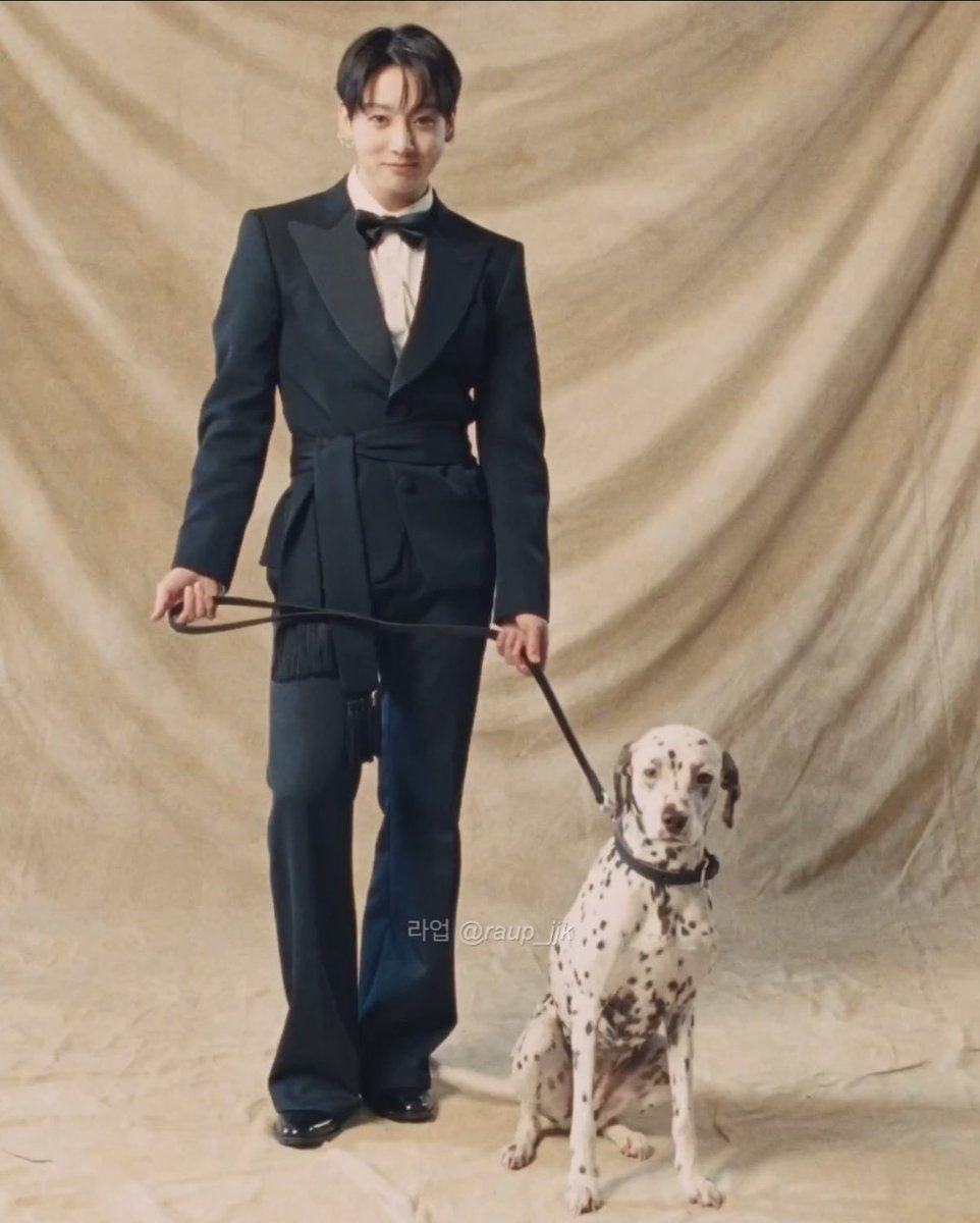 guguloved's tweet photo. that little smile and the stance HE'S SOO CUTEEE😭💘 https://t.co/GXcpHVqO2o