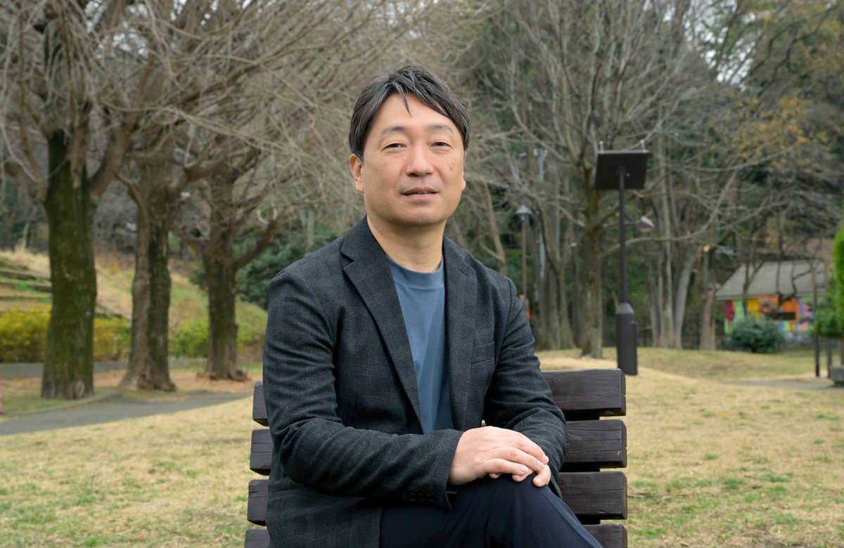 NIKKEITheSTYLE's tweet photo. 5人の筆者による旅のエッセー、今週は小説家・伊与原新さんの「住民ハ理論ニ信頼セス」です。高校での講演のため訪れた鹿児島県。多くの犠牲者を出した1914年の桜島の大正大噴火の跡をたどりながら、どうしたら科学の力を社会に伝えられるのか考えました。明日19日の日経朝刊でぜひお読みください。 https://t.co/EudlICptJ1