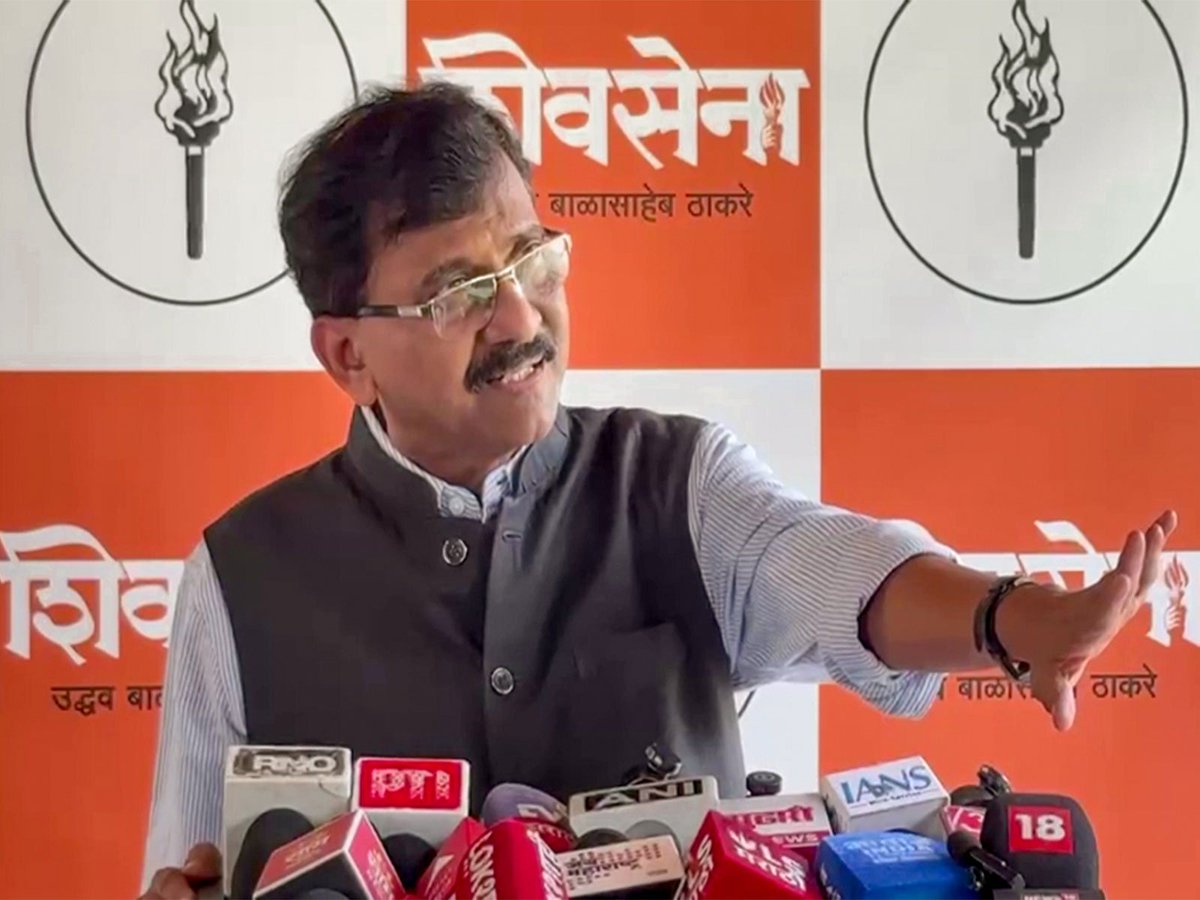 ani_digital's tweet photo. "Ram Temple theft hurt Hindu faith": Sanjay Raut invites RSS chief Mohan Bhagwat to 'Ramraksha' campaign in Nagpur
Read @ANI Story https://t.co/BLur4I8VSB
#SanjayRaut #ShivSenaUBT #MohanBhagwat #RSSChief #RamrakshaCampaign #Nagpur #RamMandirDonationTheft https://t.co/1OKrNvQeoS