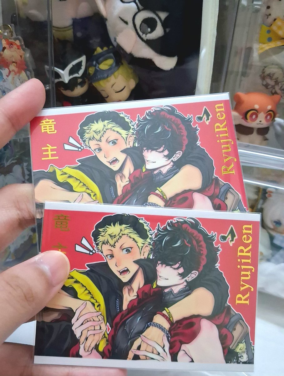 HeiMoehaus's tweet photo. Fanmerch and Ryuji badge gift from my fren!!! #竜主 💛🖤 https://t.co/KYmyAB7PmT