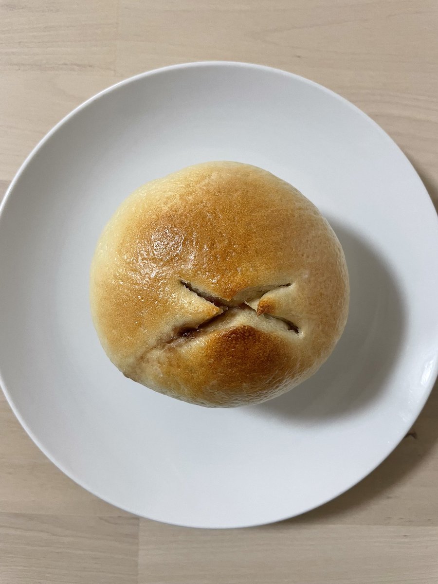 le_forever0502's tweet photo. ぱん屋さんのあんこマスカルポーネ

ホクホクな粒あんに、ジュワジュワ溶けだすマスカルポーネ。
ずっしりなのに、ぺろりと食べれちゃう🤤
餡子はくどさのない優しい甘さで、クリーミーなマスカルポーネ、めちゃくちゃ美味い。この味好き好きる🥰
口当たりの軽いカリサクッふわっな生地最高👍 https://t.co/wY2VCmGUXF