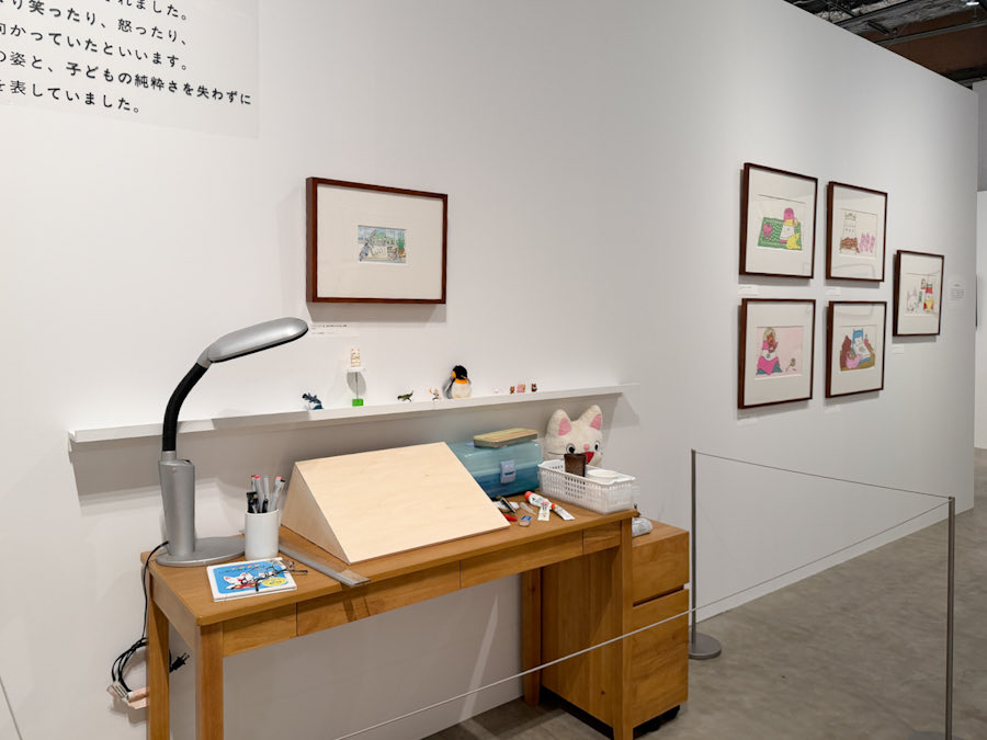 InternetMuseum's tweet photo. 【巨大ノンタンがお出迎え】
全長約2.5メートルのノンタンや巨大バースデーケーキが登場。絵本原画約50点や体験展示を通して、刊行50周年を迎えた「ノンタン」の世界を楽しめます。
PLAY! MUSEUM「誕生50周年記念 ノンタン ずっとともだち!!!」　7/18から
https://t.co/1ioOMATL7H
#ノンタン展 https://t.co/zYf2CnhmI1