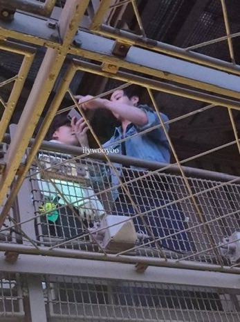 ourmko's tweet photo. Jungkook uses Jimin's phone to take pictures of the Eiffel Tower😭 https://t.co/BCcFwBdBLe