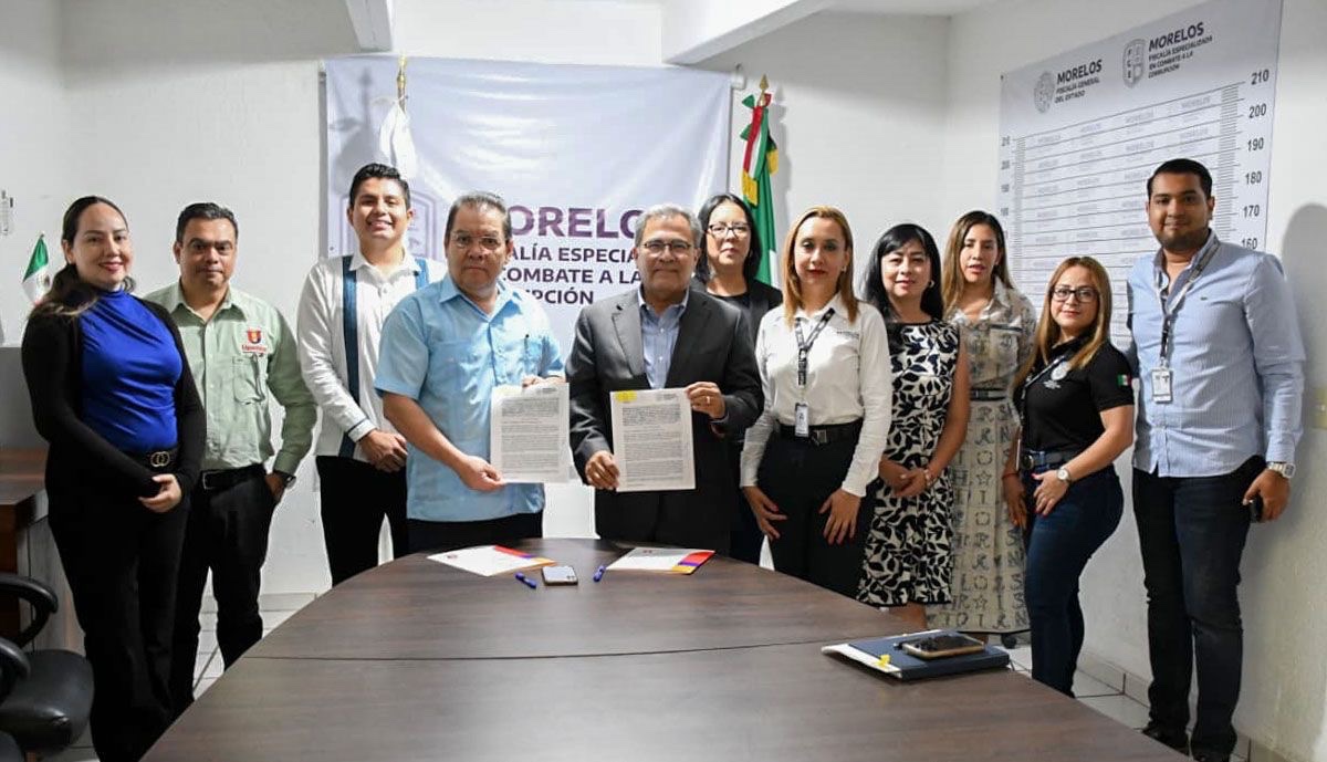 DisplayNoticias's tweet photo. 🤝 FECC y Upemor firman convenio contra la corrupción
El fiscal Leonel Díaz Rogel y el rector Jorge Morales Barud acordaron impulsar prevención, conferencias y servicio social para estudiantes.
Objetivo: erradicar la corrupción de la cultura de los jóvenes. #Upemor #Morelos https://t.co/lj6q2U1bSp