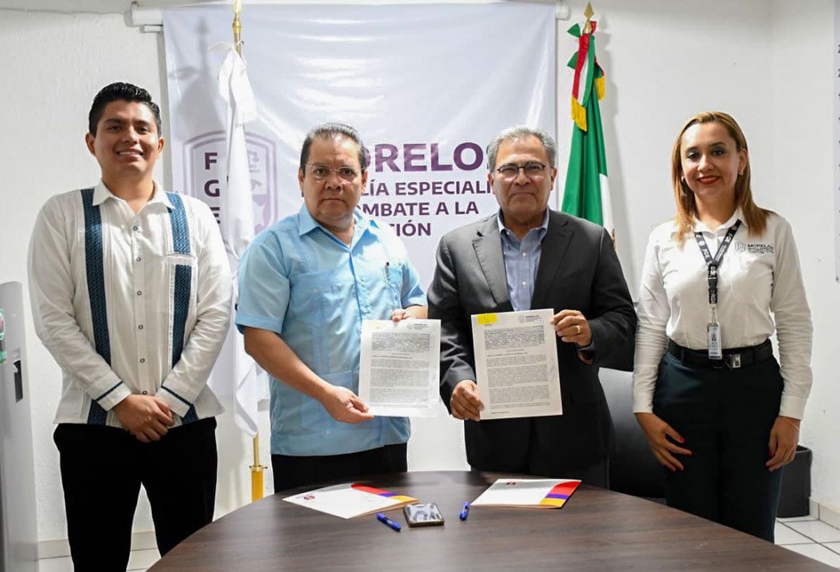 DisplayNoticias's tweet photo. 🤝 FECC y Upemor firman convenio contra la corrupción
El fiscal Leonel Díaz Rogel y el rector Jorge Morales Barud acordaron impulsar prevención, conferencias y servicio social para estudiantes.
Objetivo: erradicar la corrupción de la cultura de los jóvenes. #Upemor #Morelos https://t.co/lj6q2U1bSp