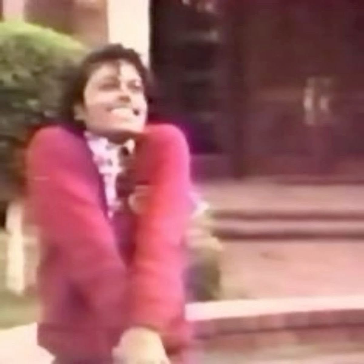 pinkpineapplete's tweet photo. I JUST GOT PAIDDD NOW I CAN BUY ALL THE MICHAEL MERCH I WANT!!!!!!! https://t.co/YqAKIntEev