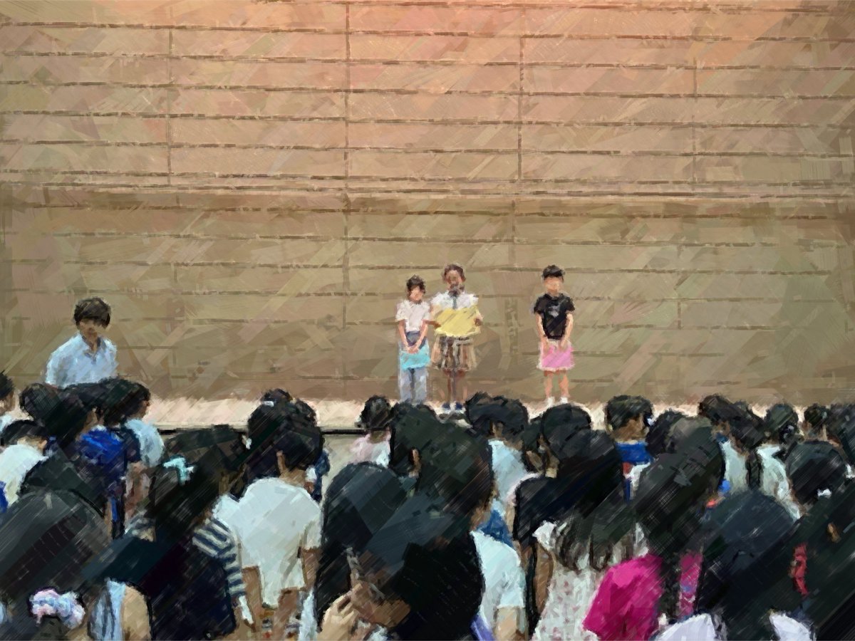 onarimones's tweet photo. 1学期終業式
校長先生から『平和について』のお話しがありました。平和になるためには一人一人の努力が大切です。
児童代表の３年生から1学期に頑張ったこと、2学期に向けての目標の発表がありました。
全校で区歌と校歌を元気に歌いました。
元気に充実した夏休みにしてほしいと思います。 https://t.co/yz4IPpcHvx