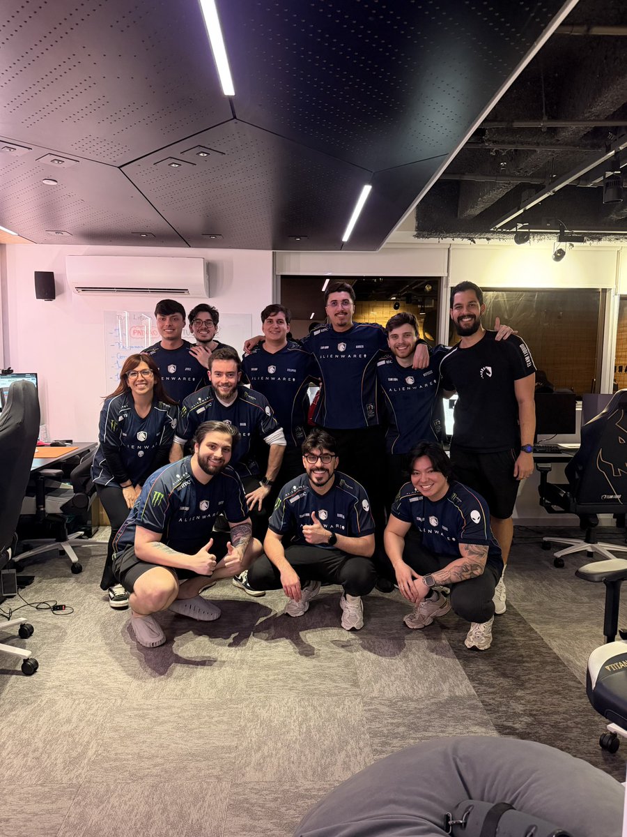 TeamLiquidBR's tweet photo. Vivemos um dia histórico nessa MD3, Cavalaria!

Vocês merecem essa classificação para a #EWC2026 e vamos também em busca do título da SAL 💙 https://t.co/5TBmEMxJdo