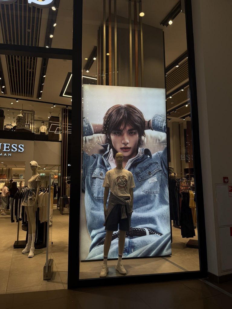 evgmonn's tweet photo. idk if im wrong but is this literally the first time we've ever had a skz member campaign in russia?? i literally can't believe hyunjin is just… hanging in our guess stores right now. i could cry 😭❤️ https://t.co/jpQYM67lgG