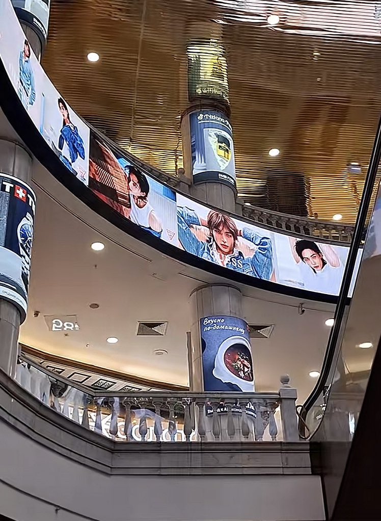 evgmonn's tweet photo. idk if im wrong but is this literally the first time we've ever had a skz member campaign in russia?? i literally can't believe hyunjin is just… hanging in our guess stores right now. i could cry 😭❤️ https://t.co/jpQYM67lgG