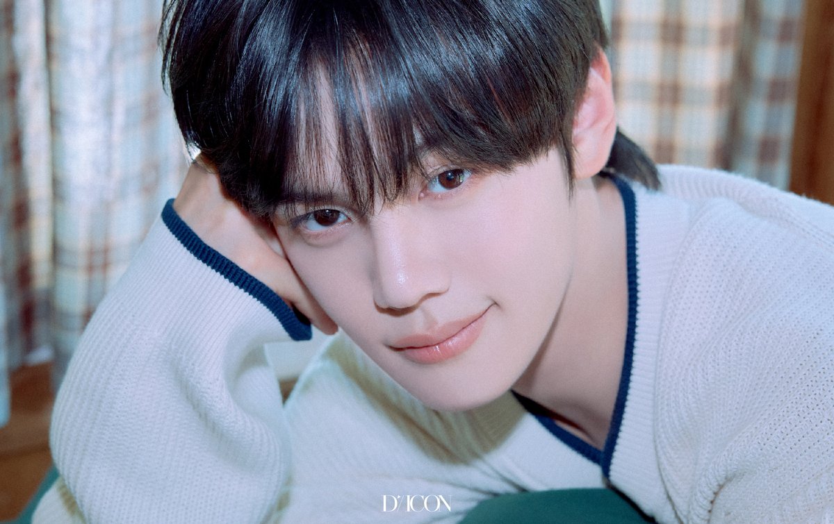 DICON_AND2BLE's tweet photo. 𝗗𝗜𝗖𝗢𝗡 𝗫 𝗔𝗡𝗗𝟮𝗕𝗟𝗘 𝗣𝗥𝗘𝗩𝗜𝗘𝗪

AND2BLE의 한 편의 청춘 영화 같았던 화보를 만나보세요( ˶˚ˑ˚˶ )

🗓️2026.07.10(14:00) - 2026.07.19(23:59)(KST)

디아이콘 vol35, 앤더블

#AND2BLE #앤더블 @AND2BLE
#김규빈 #KIMGYUVIN
#디아이콘 #디스패치 #DICON #DISPATCH #DPARTMENT https://t.co/nFIH3kMEXZ