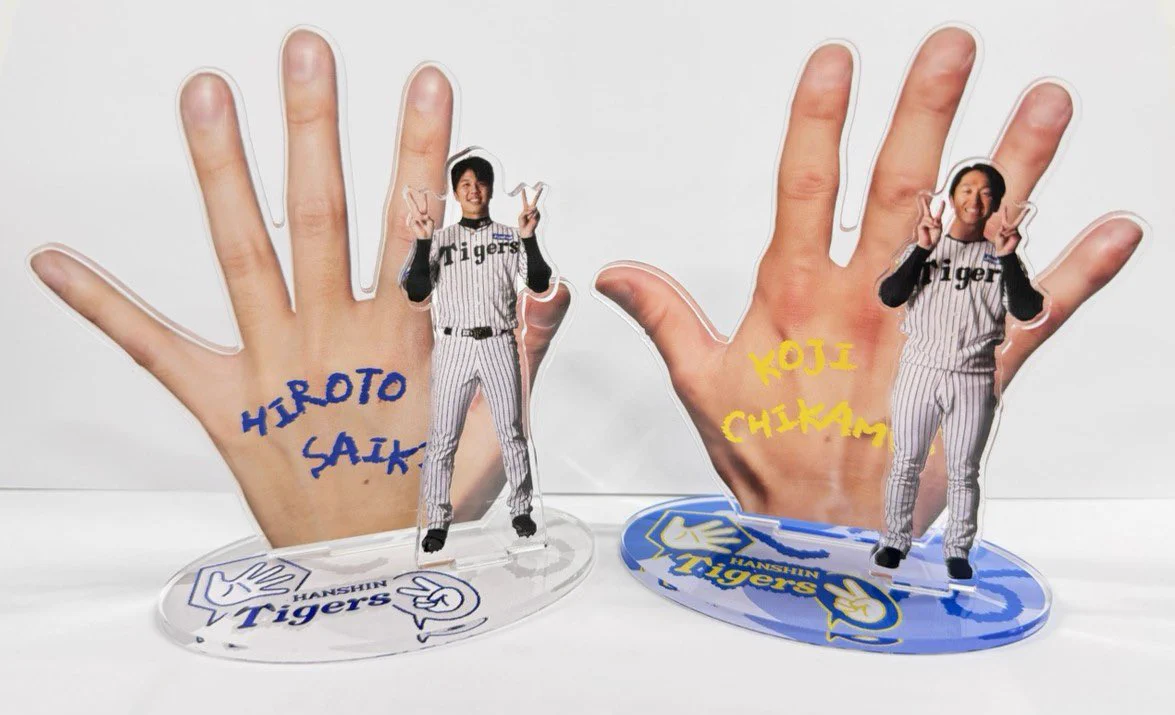 阪神タイガース　ステンドグラス　祈願　HANSHINTIGERS HNZCpgBagAAIUT8?format=webp&