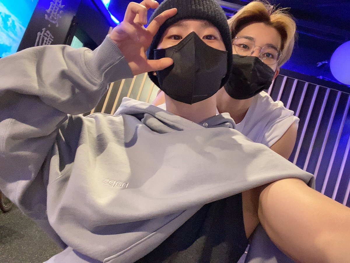 me_and_gyu_'s tweet photo. Hoshi and the names he call Wonwoo :)

Jeon by Kwon :
Jeonsang
Jeonsan
Jeon green
Jeon buldak
Jeon supershy
Jeon romantic
Jeon attention
Jeon spoiler
Jeon transition
Jeon burberr
Jeon bokdeongeori (bag of luck)
Weverse leader
Palryong school dancing machine https://t.co/NRICeiSvHO