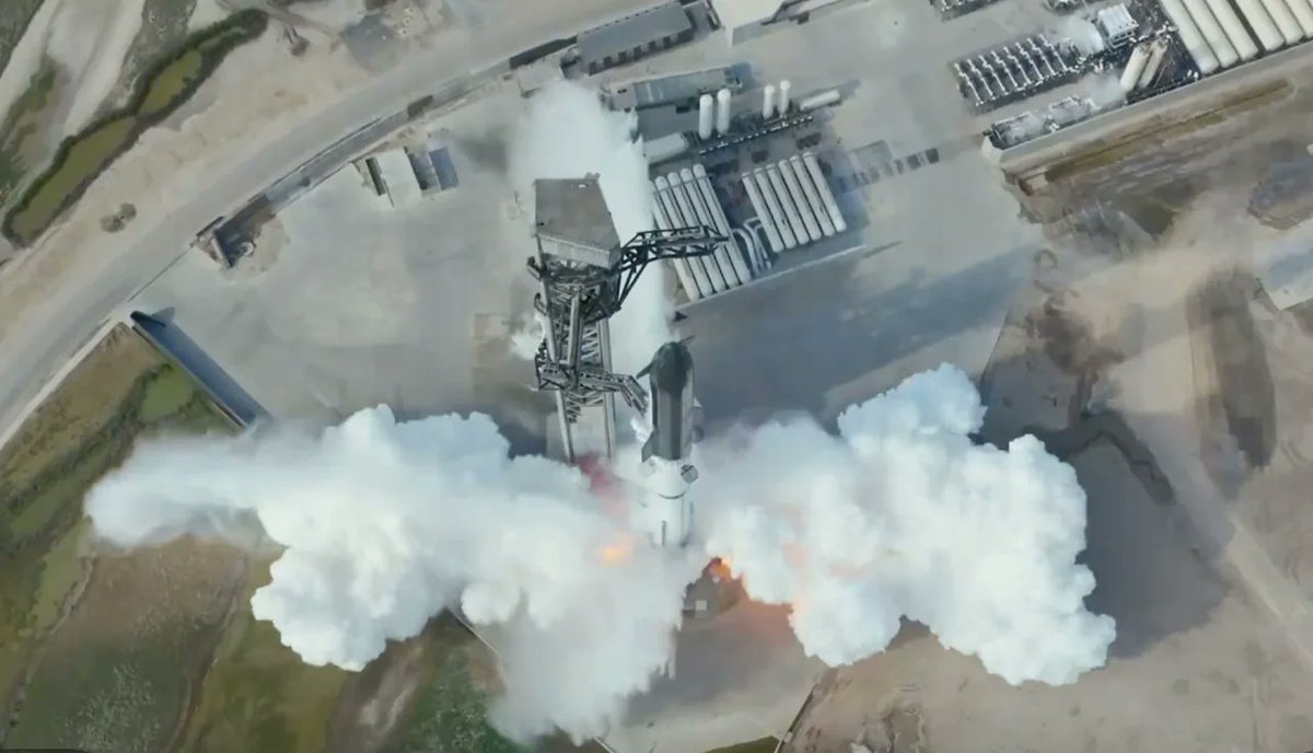 begamovich's tweet photo. Starship Flight 13 was aborted at T-60 seconds last night (July 16). Some of the Raptor engines failed to fire, triggering an automatic launch abort.
Elon Musk said: "Some of the engines didn’t start, triggering an automatic launch abort. Propellant offloading now. Next attempt hopefully in a few days." He later confirmed that two Raptors needed to be replaced, so the next attempt could be next week (likely between Monday and Sunday).83eb9e
This is a common occurrence — it happens often in rocket tests. The SpaceX team is working on a fix right away. I’ll let you know if there’s any news!
Interesting fact: This flight was supposed to launch 20 real Starlink V3 satellites for the first time. The same plan is in place for the next attempt.