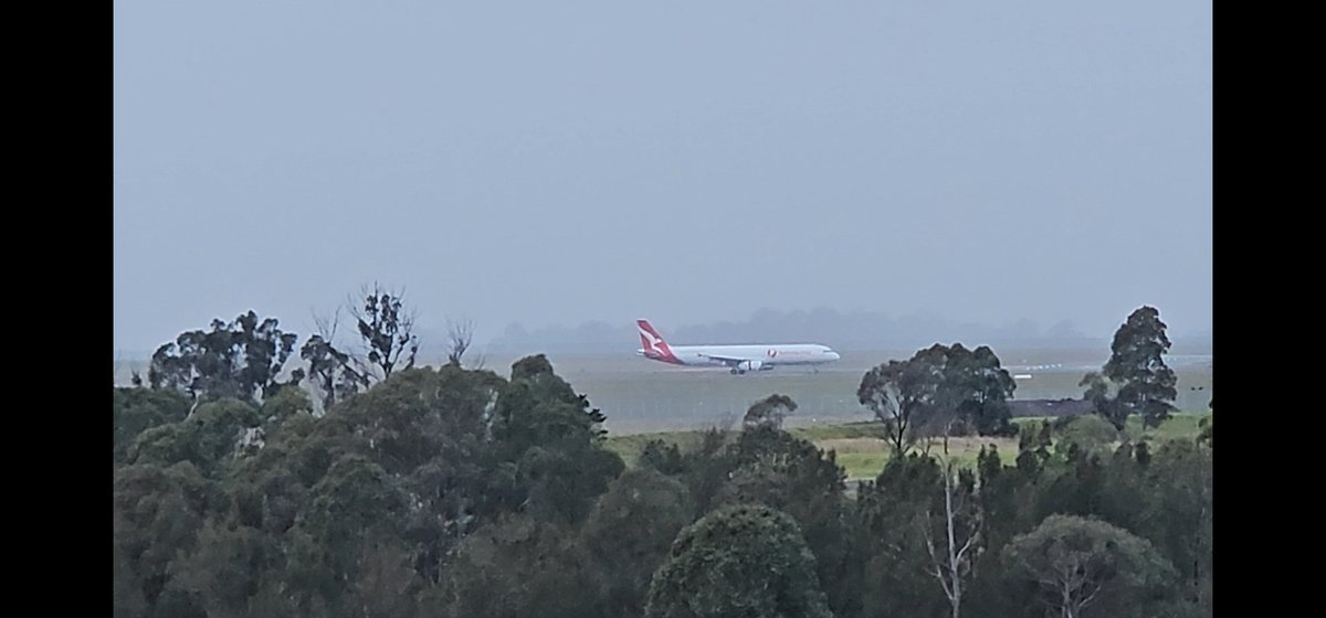 sydwestagribus's tweet photo. Qantas Freight QF7303 landed a few minutes ago as the second test cargo flight at Western Sydney International Airport ✈️
#WSI 🌧 https://t.co/2gV6GyvKOF