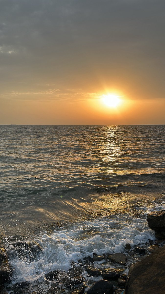 Wlli3l's tweet photo. غروب وبحر 🌅📸 https://t.co/xETcwZIGZV