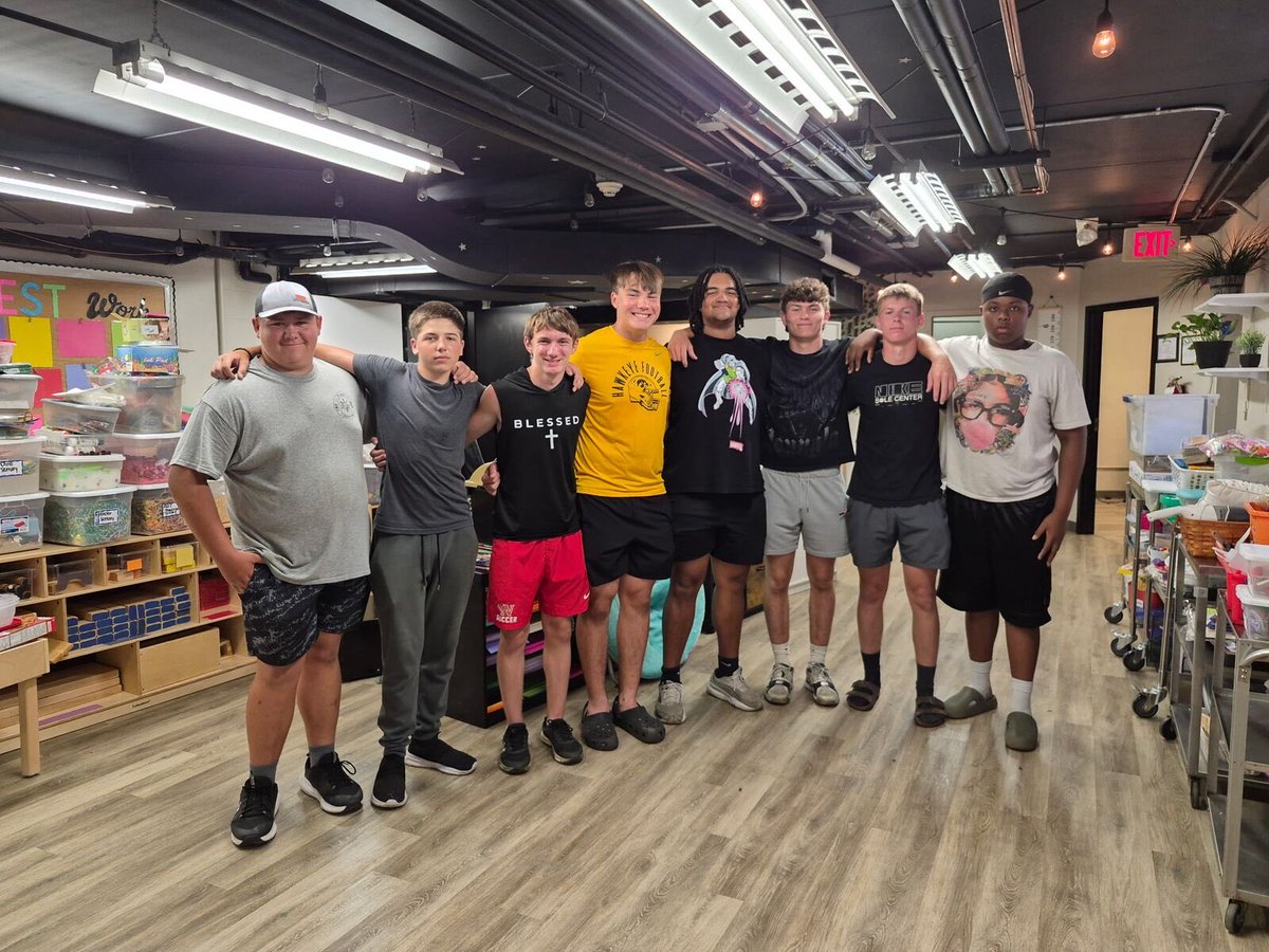 NewtonCardsFB's tweet photo. Shout out to some of our players for taking time today to help move furniture at Sacred Heart as they clean up after recent storm damage! Supporting each other is what community is all about, and what makes Newton special! #cfla #redpride https://t.co/7V4e53OMuE