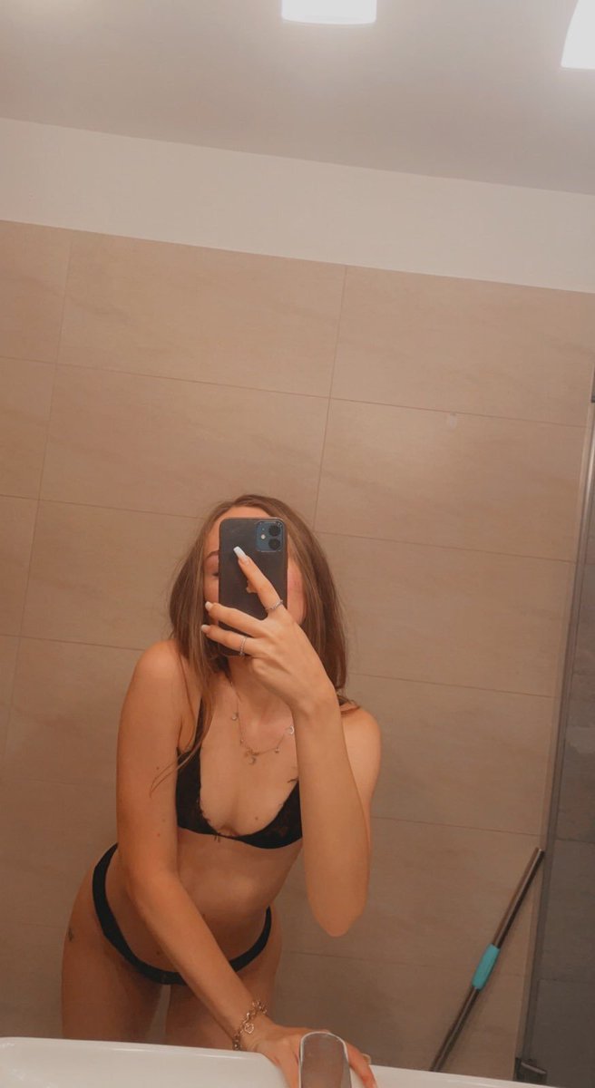 DaisyOffcl's tweet photo. so…can i come over? 🩷 
#SandyLittle #18teen #NSFWT https://t.co/v82b0JmbzW