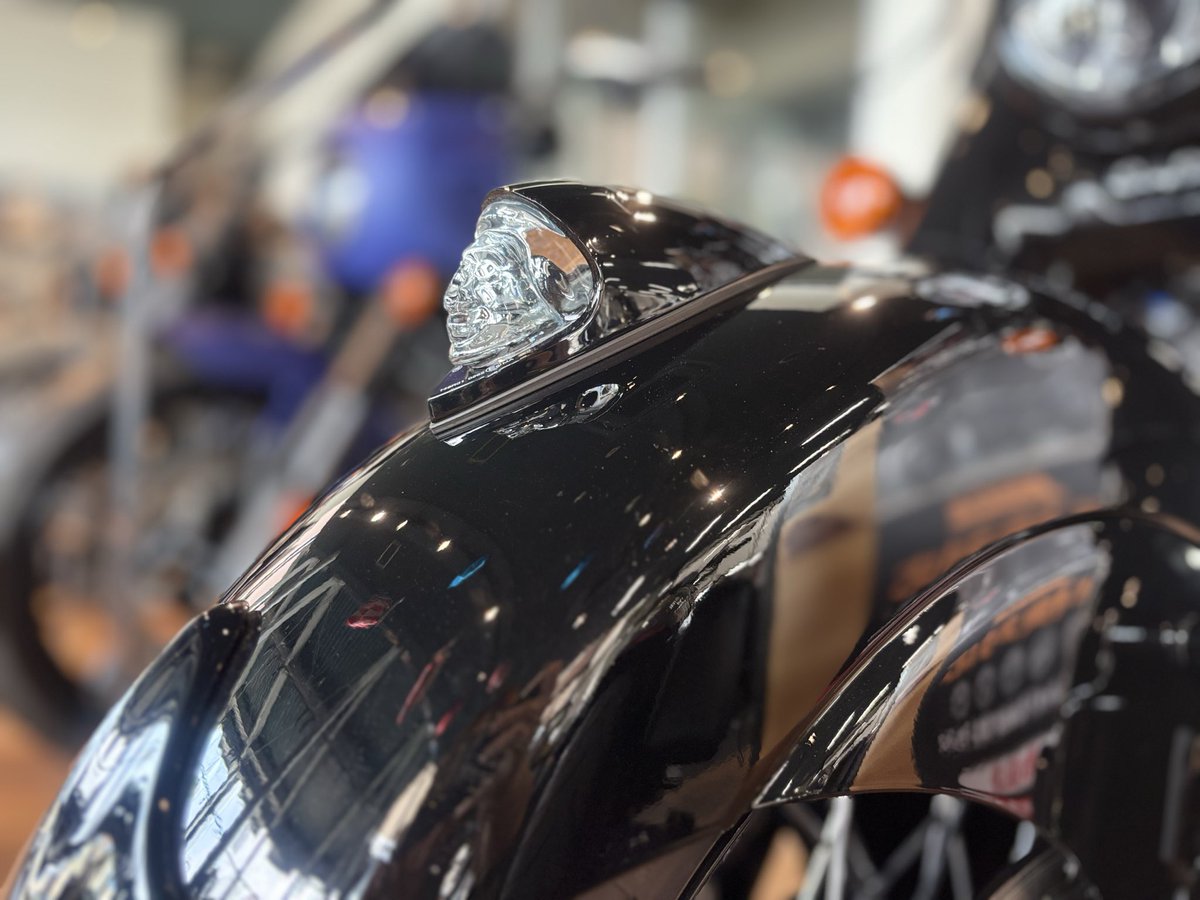 imckyoto's tweet photo. これはカタツムリの形のエスカルゴフェンダー🐌
⁡このフェンダーのメリットは泥や水が
ライダーに掛からないようにカバーしてくれること！そして何よりデザインがいい😊
⁡タイヤやブレーキパット交換時に
外さないといけない部品が多くなりますが、プロにお任せで気にしなくてイイのです☝️
⁡ https://t.co/rUOscgZUdx
