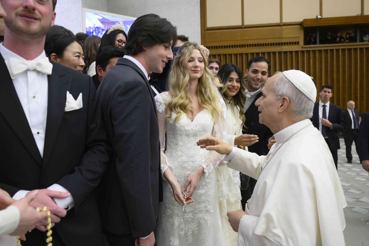 bumbadum14's tweet photo. To this day I don’t think anything will top Sarah Stock getting her marriage blessed by the pope while actively cheating on her husband. 

No performative tradcathwill ever come close to this. https://t.co/mIFGRKFnmB