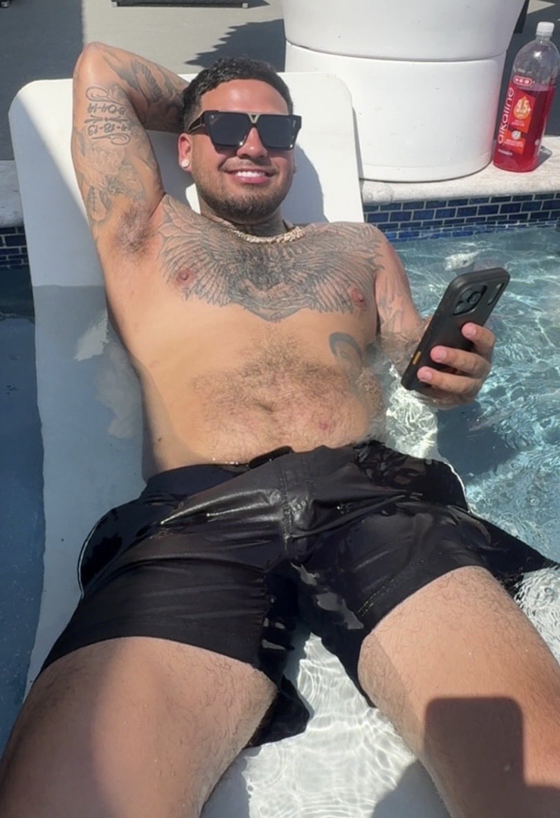 JasonNasty777's tweet photo. Bitches be hating anyways β¦. ππ€€ my papi look at his pit i love it fine ass #Guyarmpit #Guybugle https://t.co/X2sOkFIogd