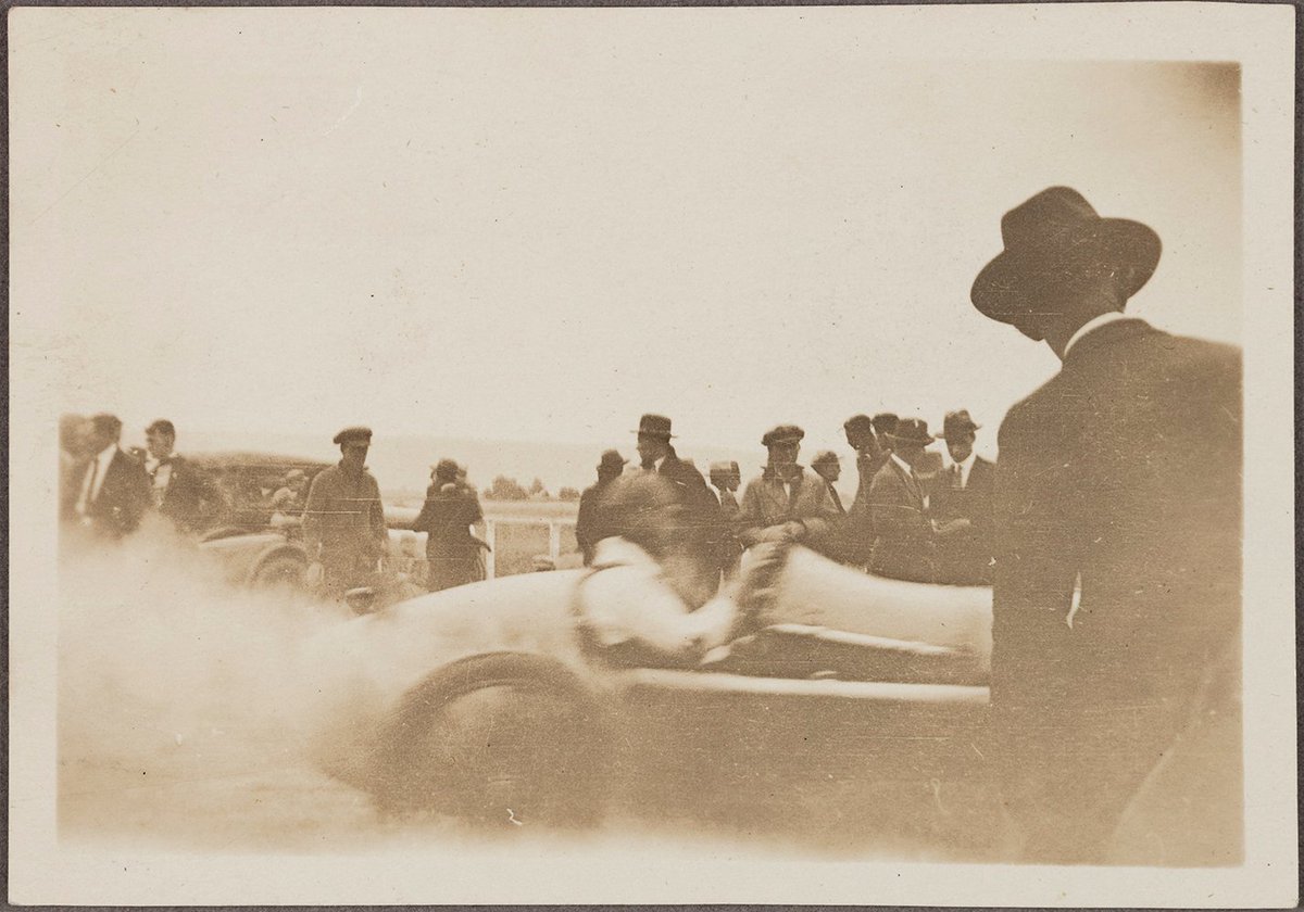 Geoffmuse's tweet photo. Racing cars at Penrith Speedway, 1928, by Ronald Vernon Taylor, State Library of NSW. Penrith Speedway was opened in 1920.  It was operated by Western Suburbs Motor Cycle Club and occupied paddocks owned by the local Member of Parliament, Sydney Smith. https://t.co/oSzLNtMgfl