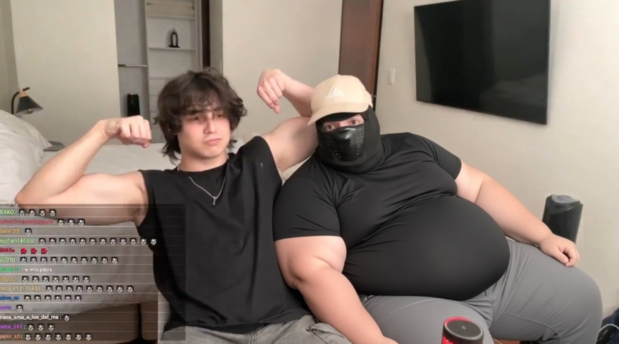 SIXSEVENOMGGOD's tweet photo. Amigo la diferencia fisica entre cap y gussy es gigantesca https://t.co/ZYjcYlQFVO