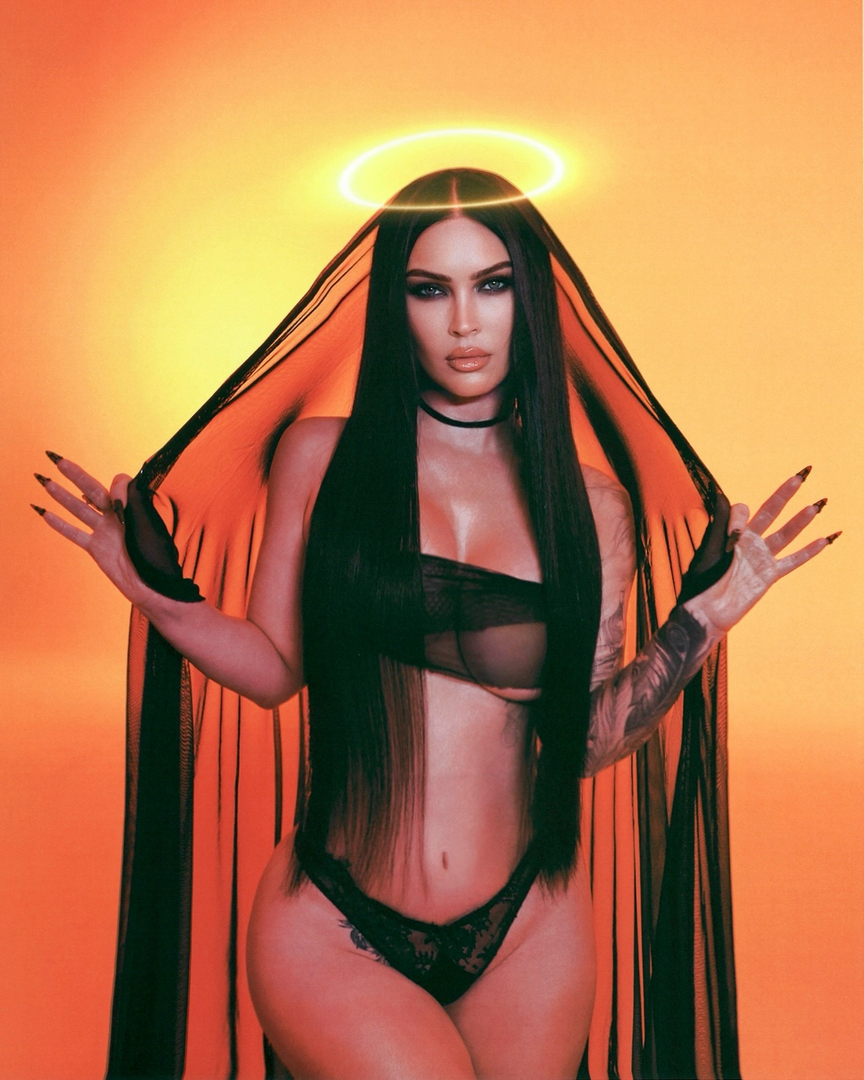 SoapCrushWorld's tweet photo. Megan Fox Stuns in Gothic Black Lingerie with Jennifer's Body Vibes
More details: https://t.co/PuxW4SuWj8
#MeganFox #JennifersBody #Lingerie #GothicFashion #InstagramStyle #Celebrity #AmberAsaly #PageSix #CelebNews #FashionPhotography
Megan Fox leaned into her dark, iconic a… https://t.co/X02gwEGdNp