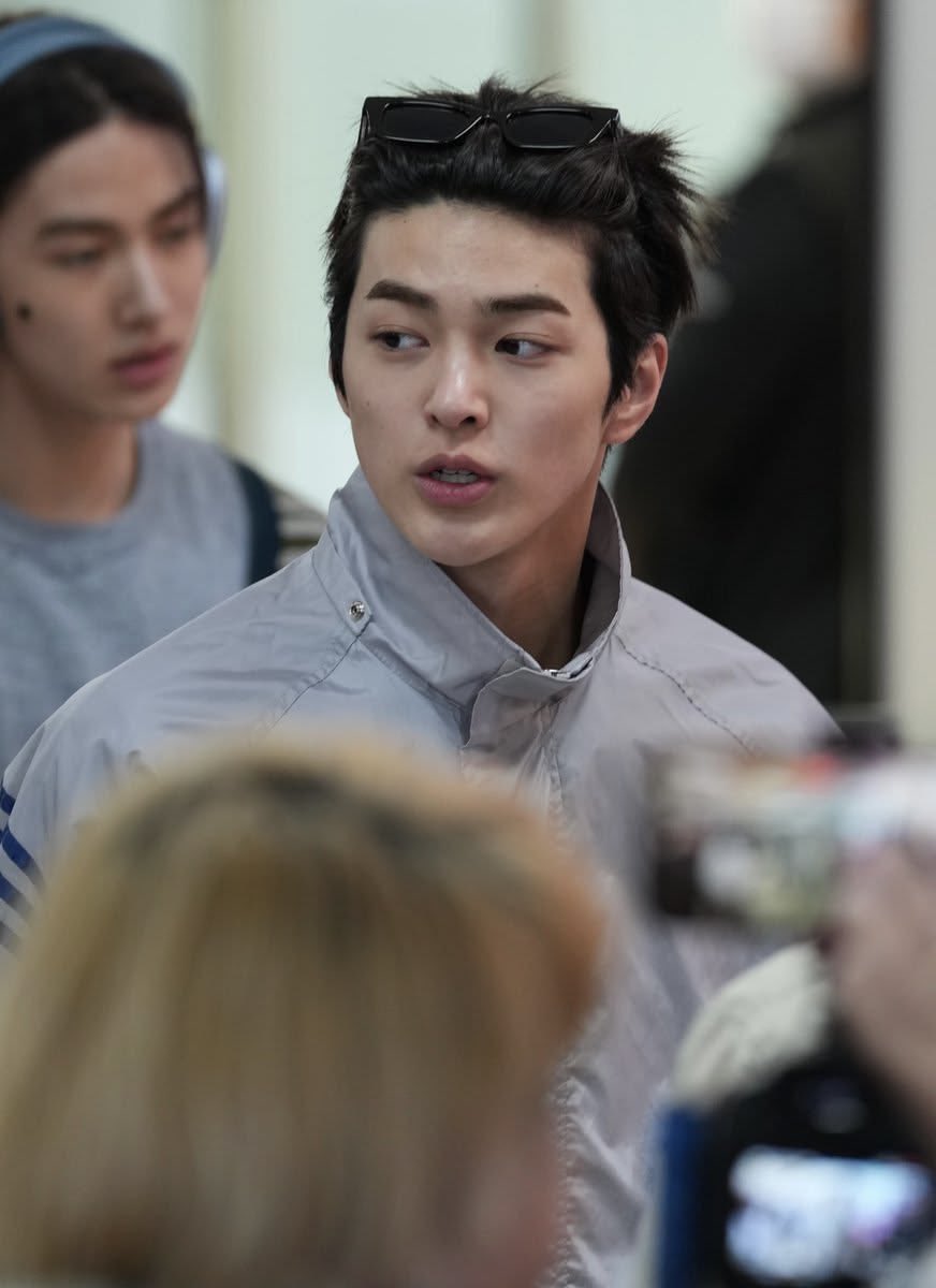 22__JINNiiiiiii's tweet photo. JK :  หวัดดีไอน้อง ~
KH : หวัดดีครับลูกเพ่ ~ https://t.co/CVVP3JqBPm