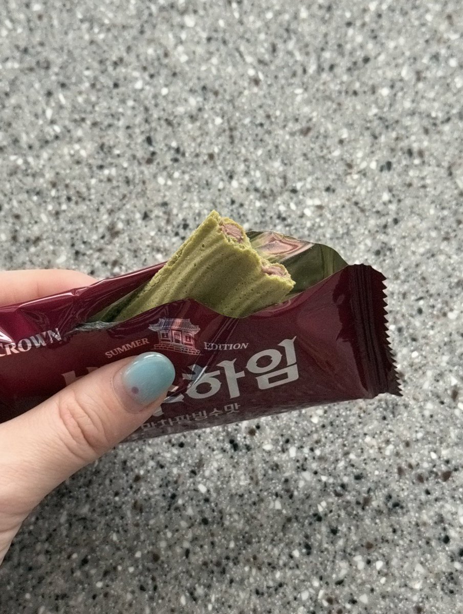 etre_du_soir's tweet photo. 빙수하임 먹어주세요 빙수하임.......... 말차팥빙수 그자체임 진짜로 말차 팥빙수 맛 그자체라 개 맛 잇 어 요 내돈내산임.... 팥맛이 쪼금 더 많이 나고 진짜 맛잇음..... 당연히 말차도 팥도 싫어하면 드시지 마세용 😚 https://t.co/hjabnXjqpm