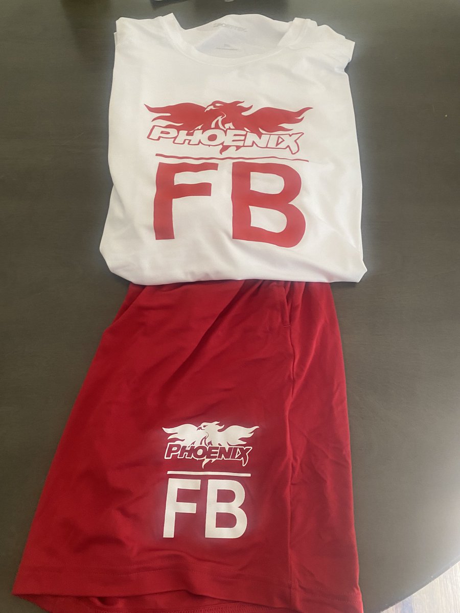 FoxfireFootball's tweet photo. Want to thank Nelly @localteamshop &amp; @Fedora_Football for the great gear this year!  Loved catching up with my man at his shop! As always appreciate the friendship &amp; personal touch! https://t.co/ntzNTkOKmd