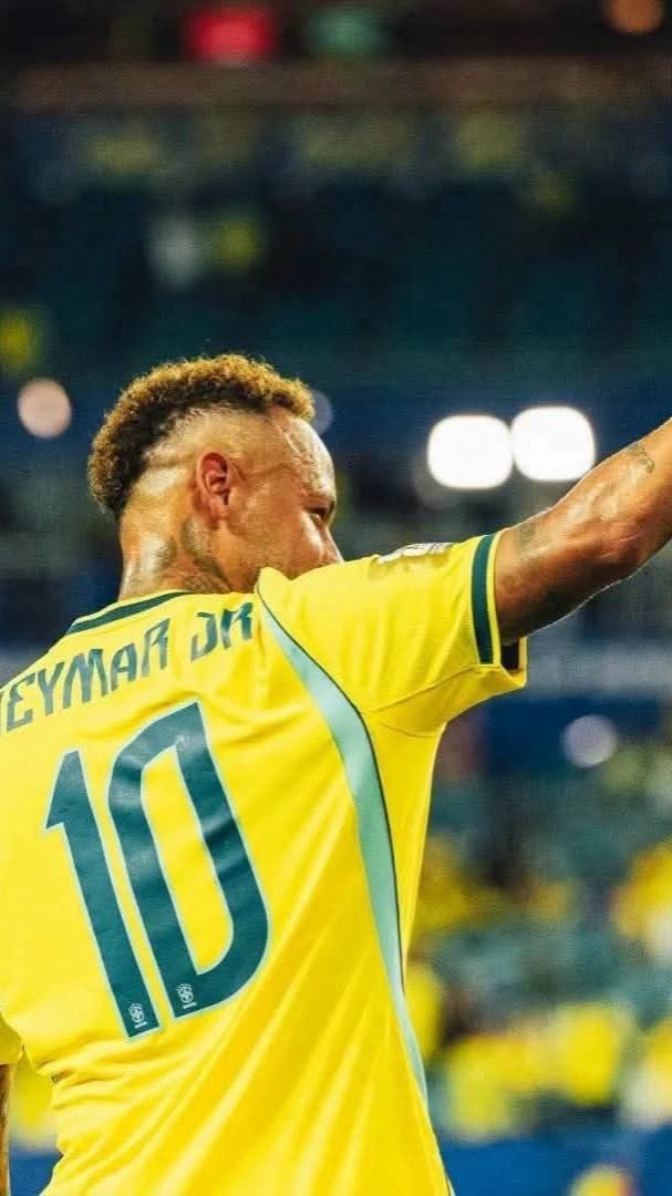 fachopxt's tweet photo. Todos os titulos de Neymar na carreira.

Santos (6)

Campeonato Paulista: 2010, 2011 e 2012

Copa do Brasil: 2010

Copa Libertadores da América: 2011

Recopa Sul-Americana: 2012

Barcelona (8)

Supercopa da Espanha: 2013

La Liga: 2014–15 e 2015–16

Copa do Rei: 2014–15, 2015–16 e 2016–17

Liga dos Campeões da UEFA: 2014–15

Mundial de Clubes da FIFA: 2015

Paris Saint-Germain (13)

Ligue 1: 2017–18, 2018–19, 2019–20, 2021–22 e 2022–23

Copa da França: 2017–18, 2019–20 e 2020–21

Copa da Liga Francesa: 2017–18 e 2019–20

Supercopa da França: 2018, 2020 e 2022

Al-Hilal (1)

Campeonato Saudita: 2023–24

Seleção Brasileira (2)

Copa das Confederações da FIFA: 2013

Medalha de Ouro nos Jogos Olímpicos do Rio: 2016 

Principais prêmios individuais

FIFA e premiações internacionais

Prêmio Puskás da FIFA: 2011

FIFA FIFPro World XI: 2015, 2017

UEFA Team of the Year: 2015

Time da Temporada da UEFA Champions League: 2014–15, 2019–20

Time da Temporada da Ligue 1: 2017–18, 2021–22

Melhor Jogador Sul-Americano (Rei da América – El País): 2011 e 2012

Melhor Jogador Jovem do Mundo (World Soccer): 2011

Brasil

Bola de Ouro da revista Placar: 2011

Bola de Prata: 2010, 2011 e 2012

Craque do Campeonato Brasileiro: 2011

Melhor Jogador do Campeonato Paulista: 2010, 2011 e 2012

Melhor Jogador da Copa do Brasil: 2010

Melhor Jogador da Copa Libertadores: 2011

Artilharias

Copa do Brasil 2010 – 11 gols

Campeonato Paulista 2012 – 20 gols

Copa Libertadores 2012 – 8 gols

Recopa Sul-Americana 2012 – 1 gol

Supercopa da Espanha 2013 – 1 gol

Copa do Rei 2014–15 – 7 gols

Liga dos Campeões 2014–15 – 10 gols

Assistências

Líder de assistências da UEFA Champions League: 2016–17 

Ao longo da carreira, Neymar soma 30 títulos oficiais e mais de 60 prêmios individuais, consolidando-se como um dos jogadores brasileiros mais premiados do século XXI. 

E ainda dizem que o cara jogou a carreira fora ...

#Neymar #Fifa #brasil #Santos