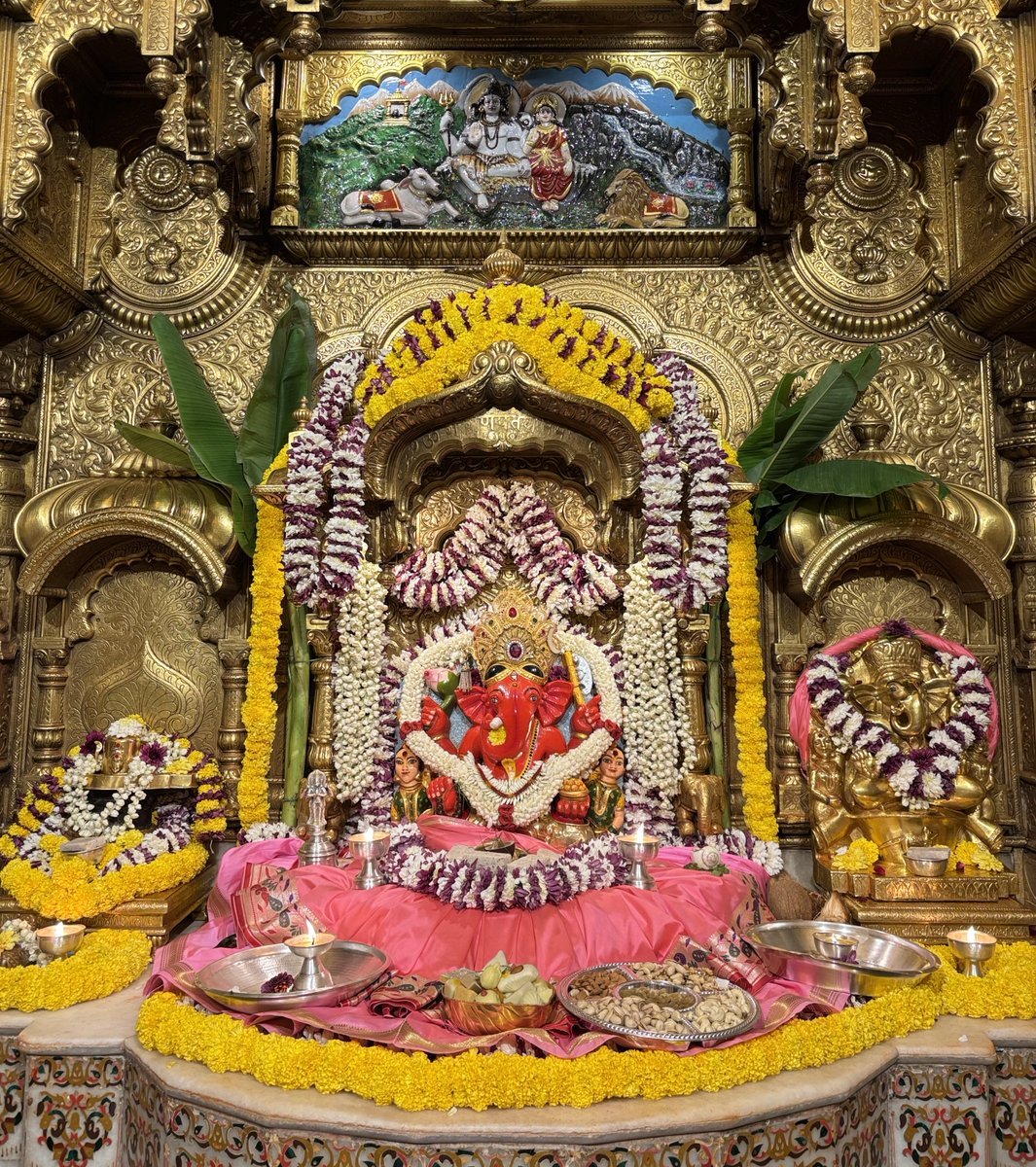 milind0009's tweet photo. #Jul2617 #GanpatiBappaMorya #Bappa #BappaMorya #Morya @SVTMumbai https://t.co/A6A8F2vvKC