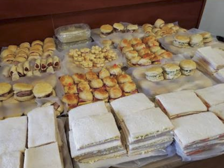 MartinFitz23506's tweet photo. ALMUERZO 👨‍🍳: Los uruguayos pagamos 1.647 USD por SERVICIO DESAYUNO/ALMUERZO para evento con Ministra Fernanda Cardona. https://t.co/v0maadYrOL