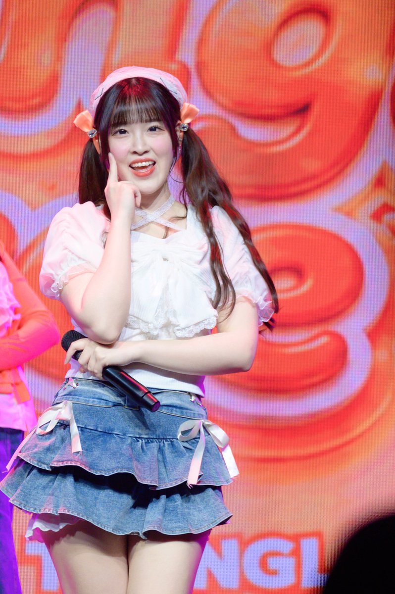 Erin Sumomo at Under The Orange Tree On Stage #Sumomo #ErinSumomo