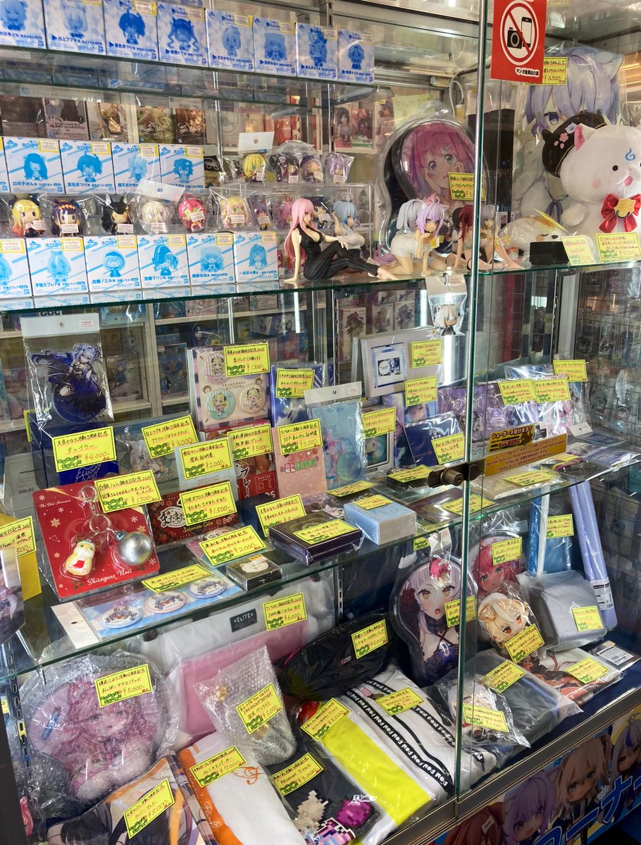 mansoutoy's tweet photo. 萌えコーナー 
ホロライブフィギュアやグッズあります！！ 
活動記念、誕生日グッズやアクスタぬいぐるみなどなど♪ 
買い取りもガンガンしてます！！ 
ご来店お待ちしております♪ 

#ホロライブ #hololive  #Vtuber https://t.co/CnongZlAa8